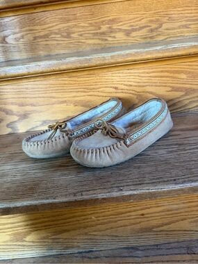 Women’s Moccasin Slippers in Light Brown size 7